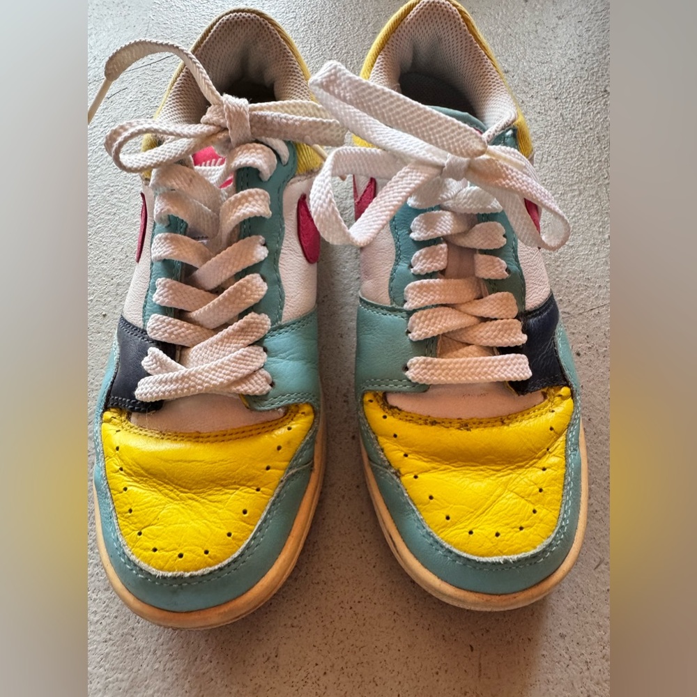 Rare 1987 Court Force Nike- Women's size 6